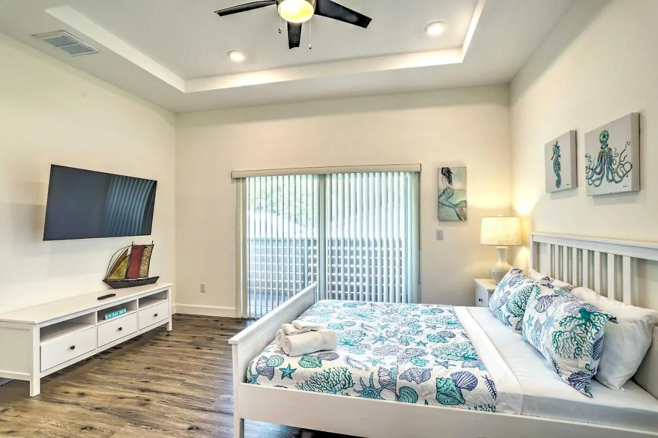 Holiday home Tampa House With Patio, Near Downtown And Beaches!