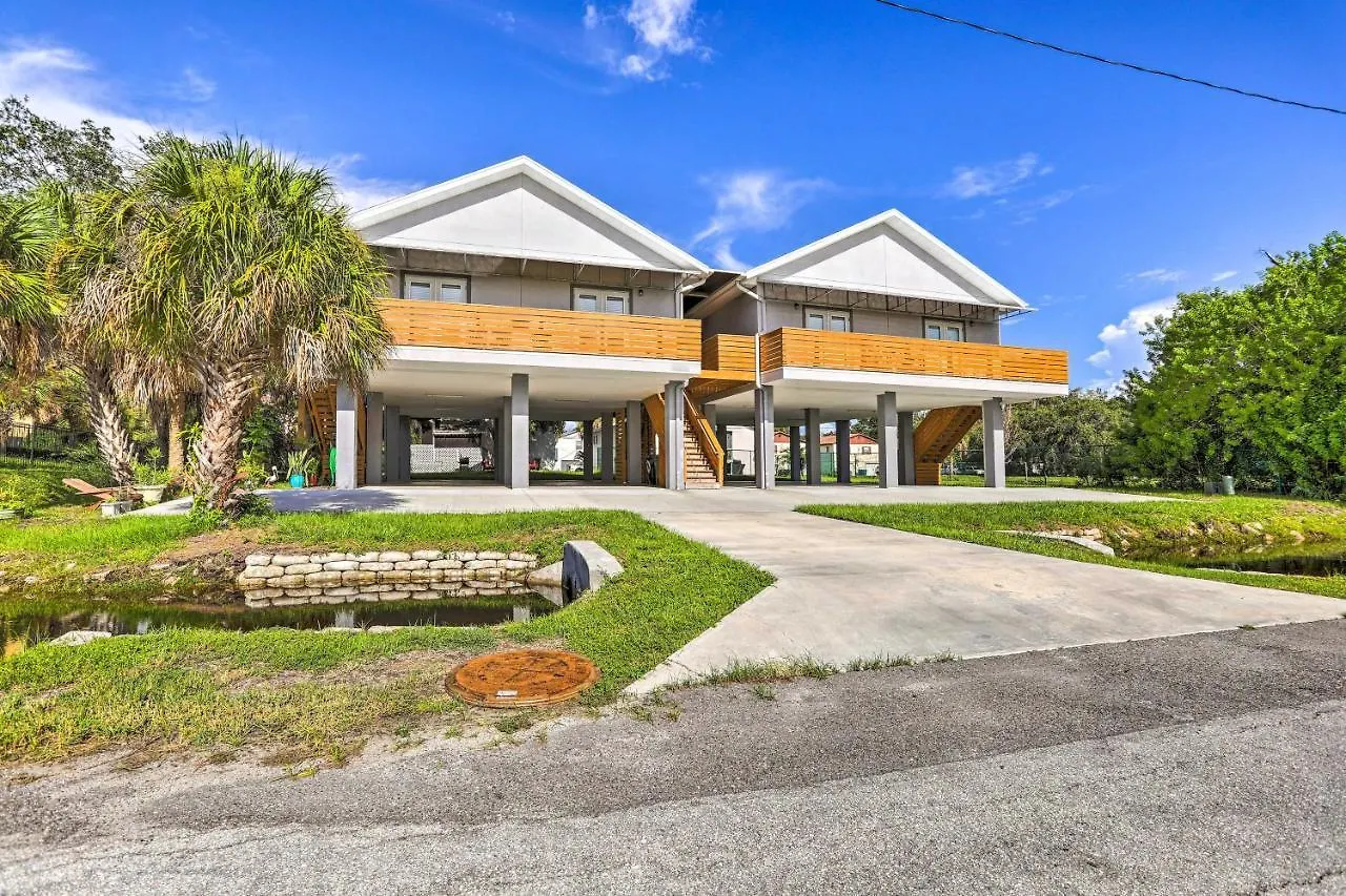 Holiday home Tampa House With Patio, Near Downtown And Beaches!
