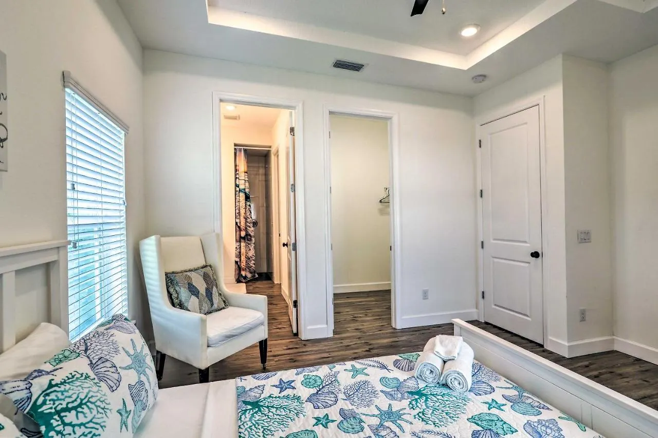 Tampa House With Patio, Near Downtown And Beaches! 0*,